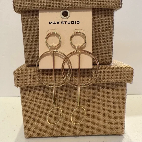 NWT Max Studio Earrings - big gold tone circles - Picture 1 of 7